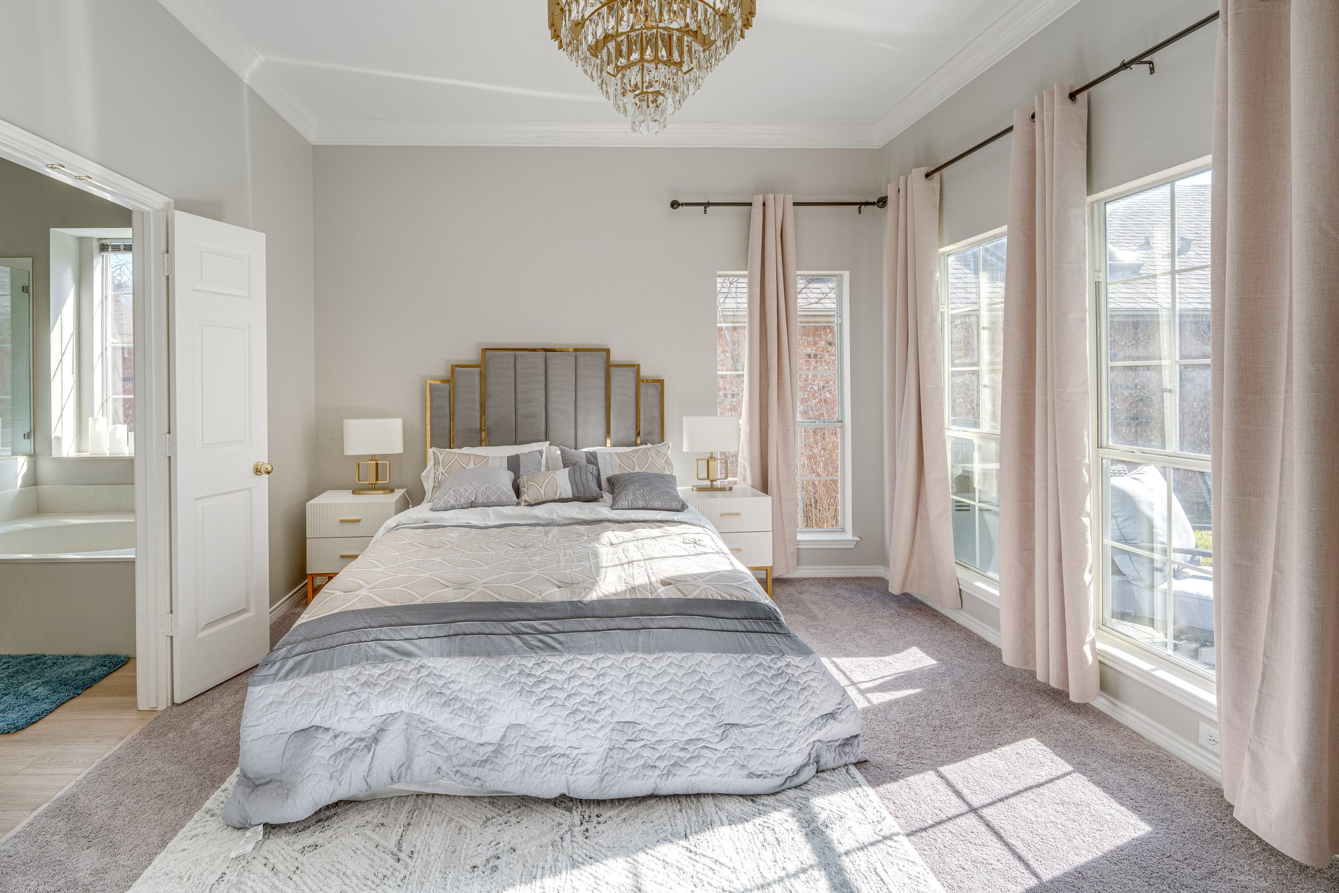 Private comfortable bedroom at Oakhaven Bliss